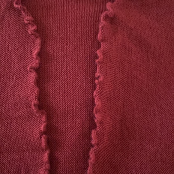 Burgundy wrap with embroidered flowers - Picture 3 of 4